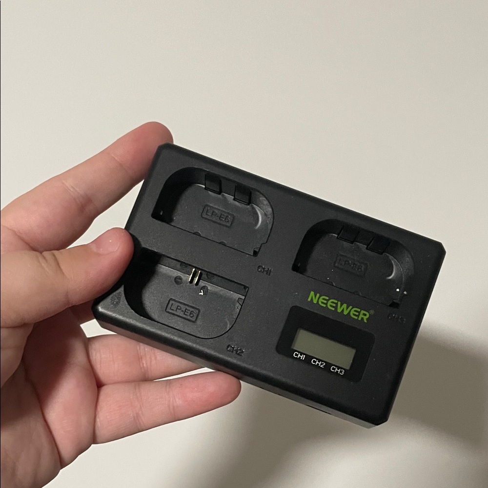 Neewer Dual Battery Charger - Black